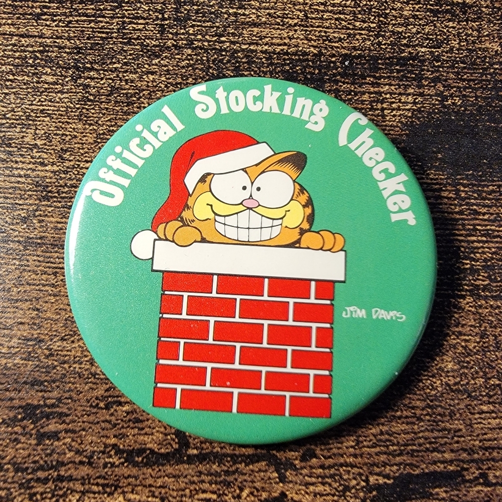 1978 Garfield Christmas "Official Stocking Checker" Jim Davis Button Pin Pinback